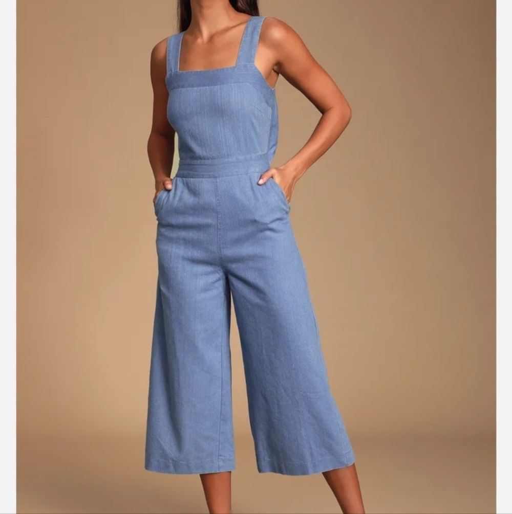 Lulu's Whilo Wide Leg Tie Open Back Jumpsuit Chambray Blue sz M/L Chic Beach